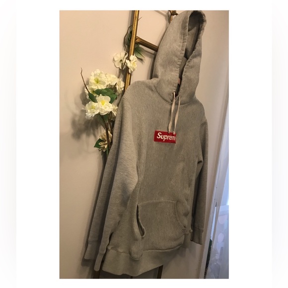 PRICE DROP Authentic Supreme Box Logo Hoodie
Heather Grey Size L - Picture 4 of 10